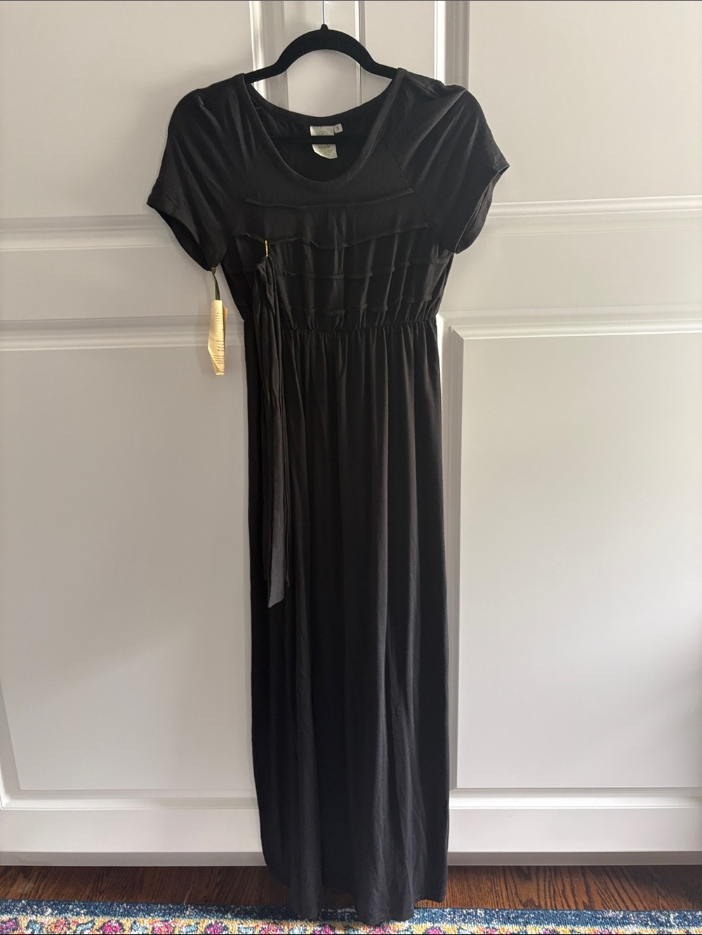 Shabby Apple Black Short-Sleeve Maxi Dress with Gathered Waist